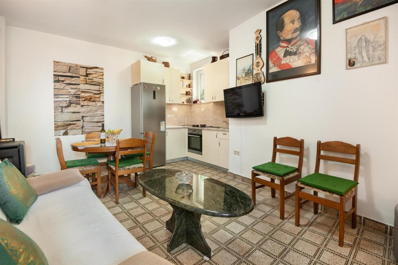 Apartments Antonija 奥米什 外观 照片