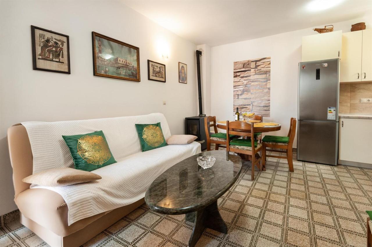 Apartments Antonija 奥米什 外观 照片