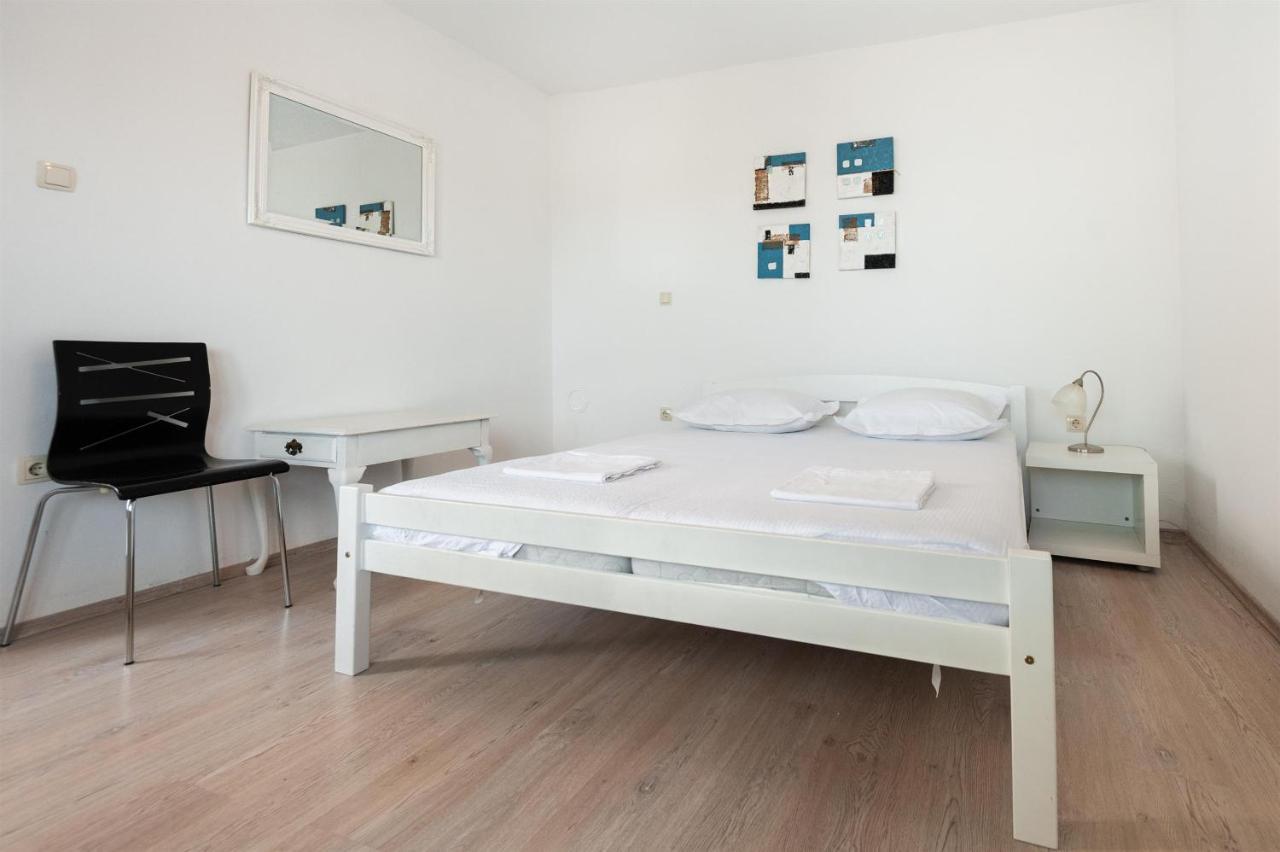 Apartments Antonija 奥米什 外观 照片